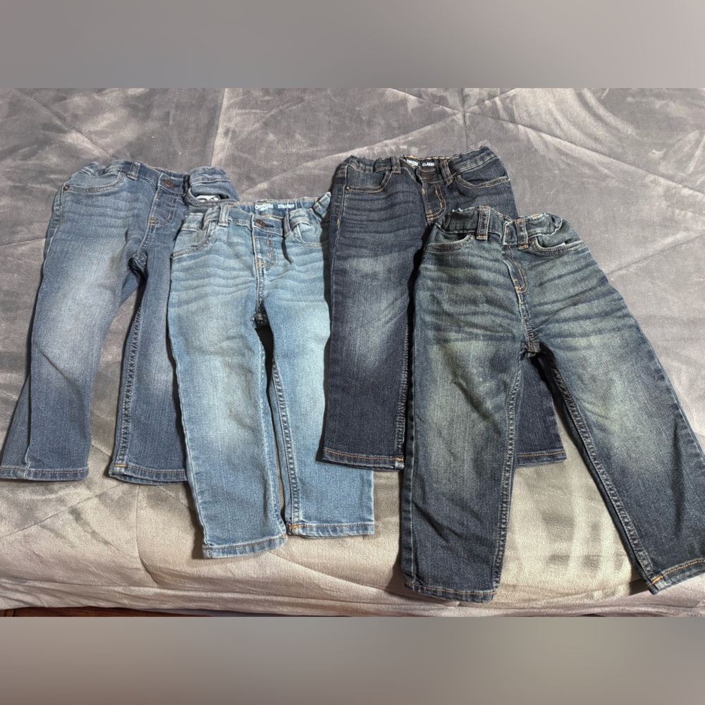 CARTERS BOYS 24mo JEANS. NWOT